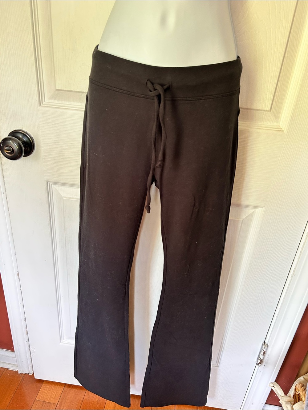 ALO YOGA Sway Bootcut Sweatpants Drawstring Black Size XS NWOT - Picture 6 of 10